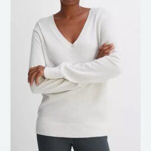 Old money style Vince Women's Soft Cream V-Neck Sweater